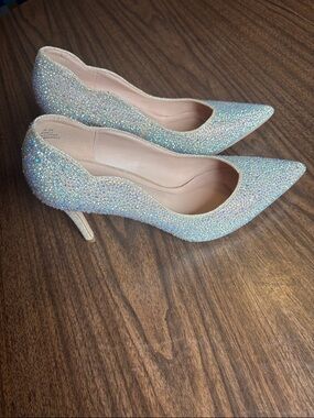 Crystal Embellished Iridescent Pointed Toe Pumps Size 8 Heels